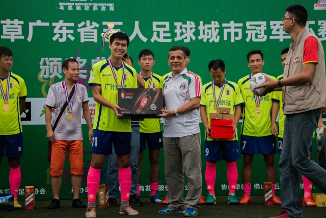 泰森出场16分钟赚2000万美元 相当于梅西整赛季收入